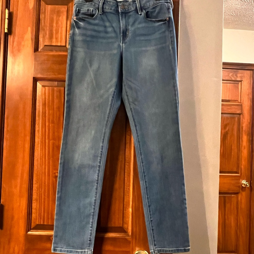 Old Navy Women's Straight Leg Jeans in Blue